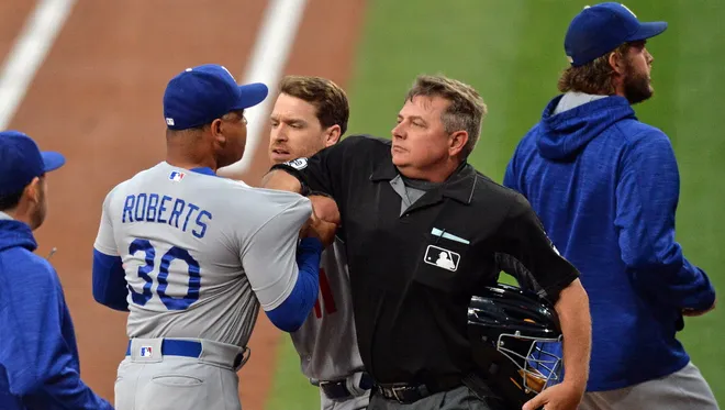 Nuevas noticias: El entrenador principal de los Dodgers, David Ray Roberts, fue hospitalizado después de involucrarse en una situación desastrosa que resultó en…