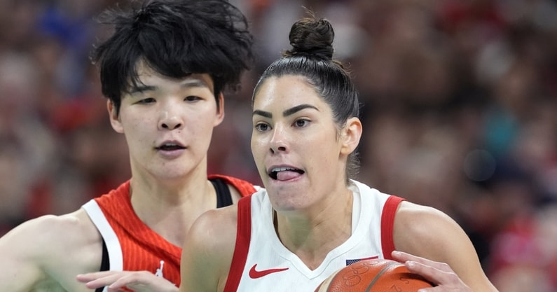 BREAKING NEWS: Kelsey Plum Hysterically Finds Nearby Camera After Foul During Team USA’s Win Over Japan..