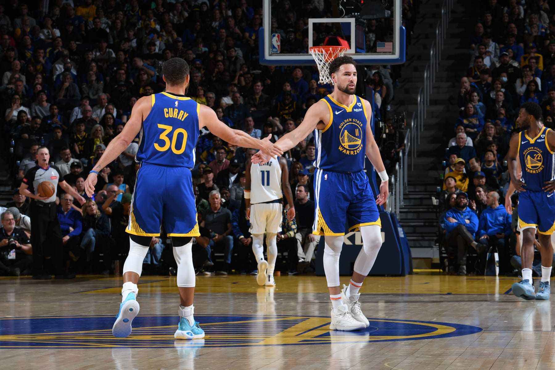 SAD NESW “Splash Bros 4 life”: Steph Curry honors Klay Thompson with 30 photos.