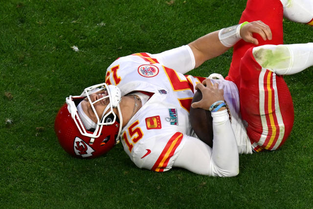 Chiefs quarterback Patrick Mahomes Responds to Terrifying Injury During Bills vs. Dolphins Game