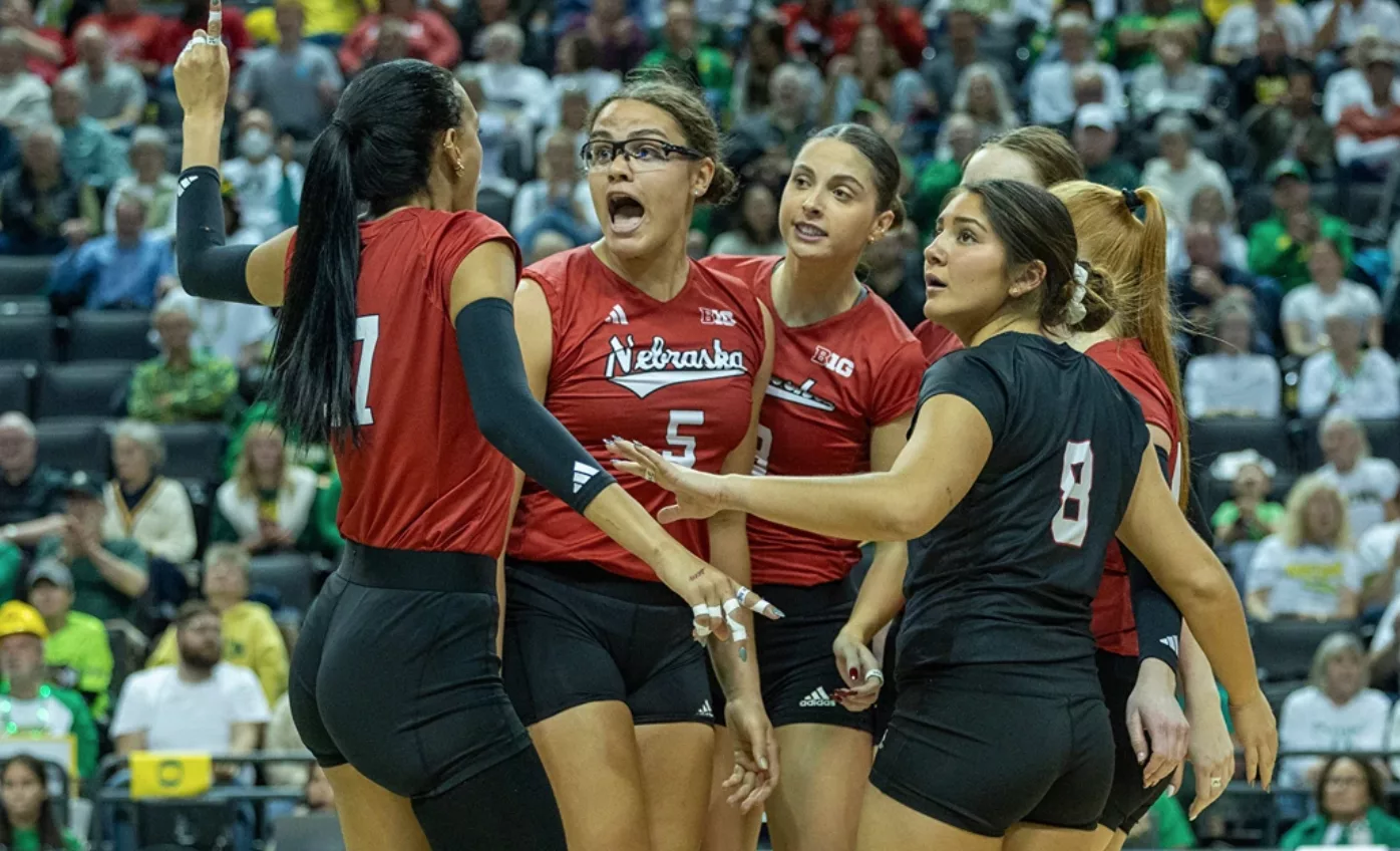 GOOD NEWS: Nebraska volleyball dominates Oregon in Eugene, 3-0 sweep with…