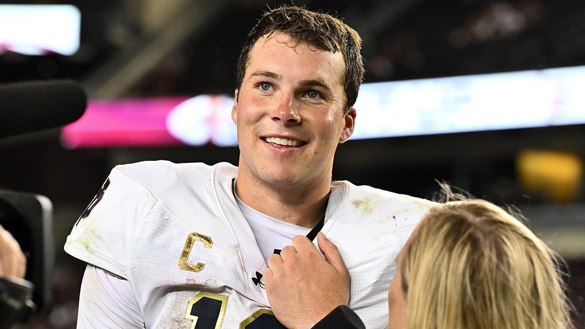 I’m so happy for Riley Leonard right now. Great kid & a talented QB. The Notre Dame  took his chance to…