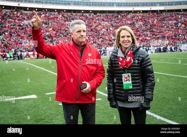 Happy Anniversary 🎊 🎊 Wisconsin badger Head Coach and his wife celebrates their 20years in marriage…